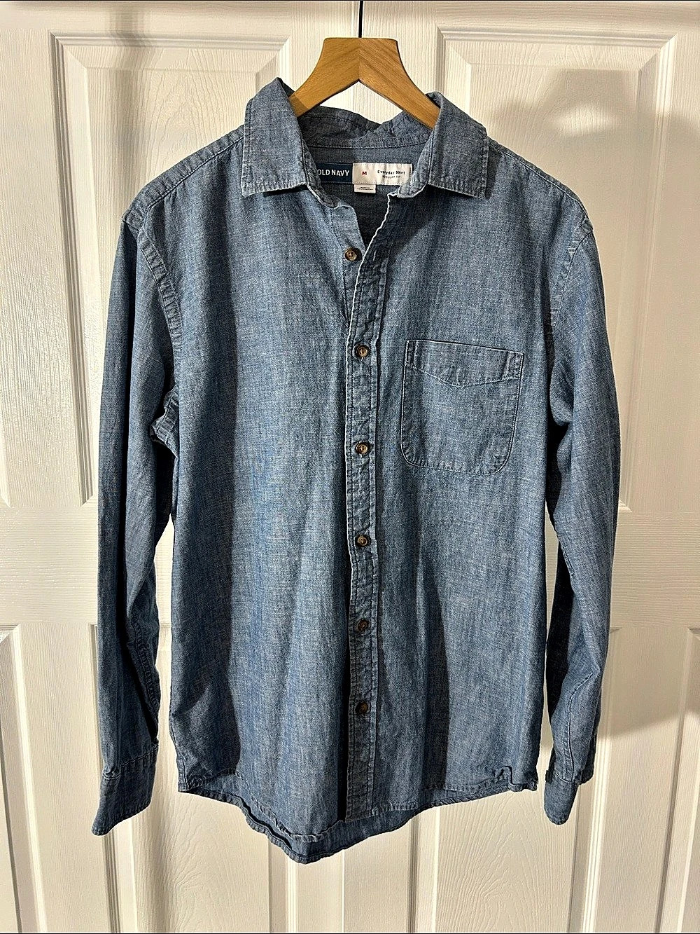 Old Navy Everyday Shirt Regular Fit Chambray Button Down Blue Medium